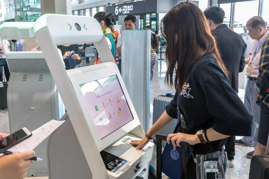 虹桥机场t1改造后全面启用,春秋航空早高峰近九成旅客尝鲜自助